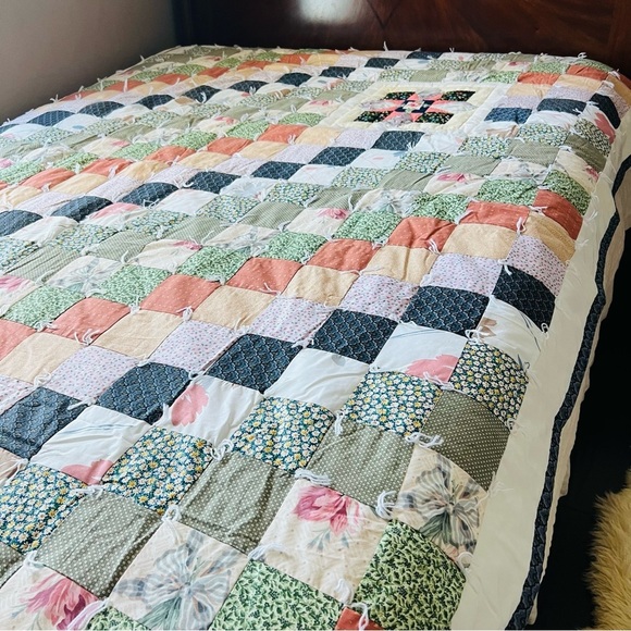 70”x85” Vintage Handmade Patchwork Quilt - Picture 8 of 12